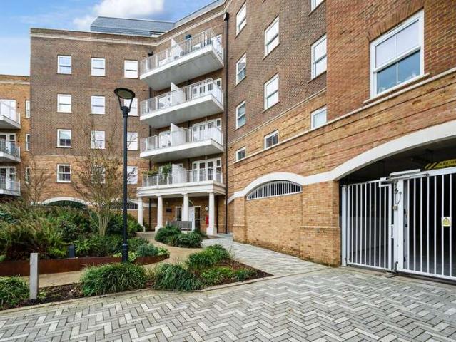 Apartment for sale in Oxted, Hillview