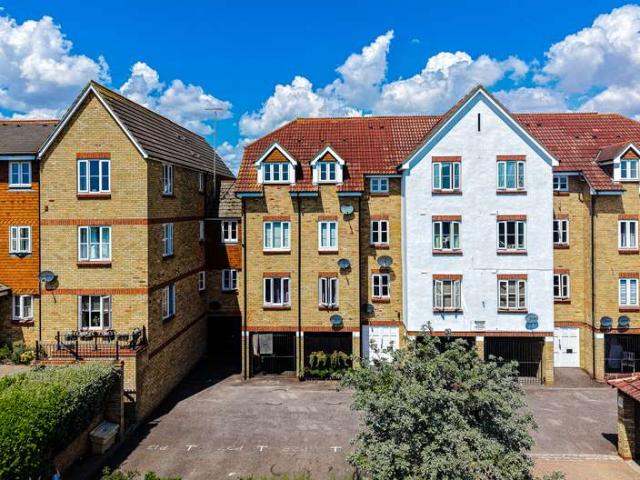 Apartment for sale in Grays, Essex