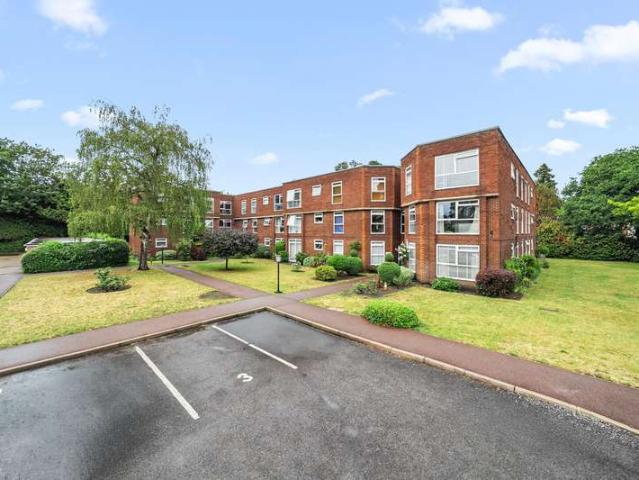Apartment for sale in Blackhills, Surrey