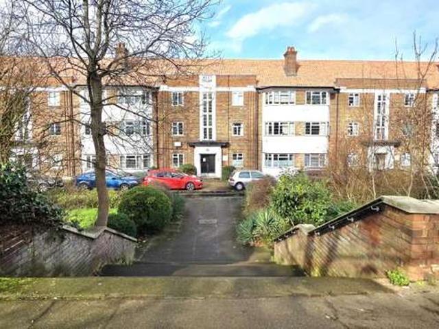 Apartment for sale in London Borough of Hounslow, Osterley