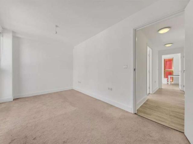 Apartment for sale in Canary Wharf, Greater London