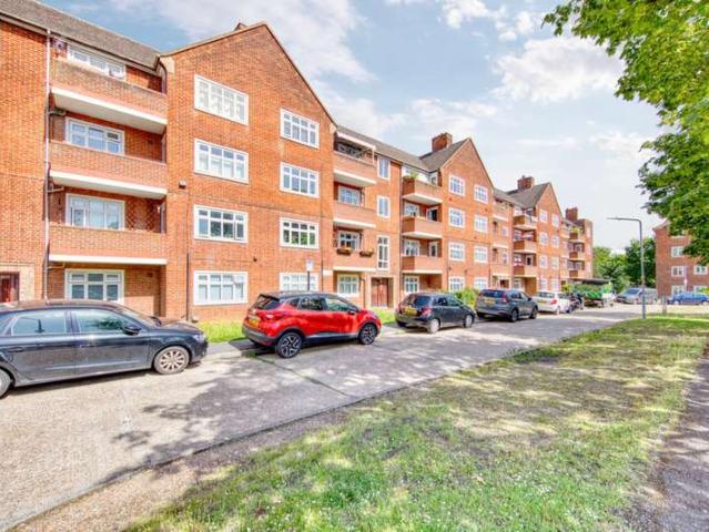 Apartment for sale in Snaresbrook, Greater London