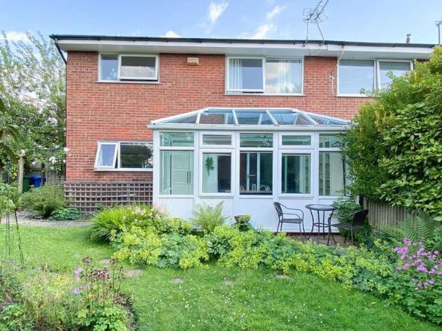 Apartment for sale in Cheadle, Greater Manchester