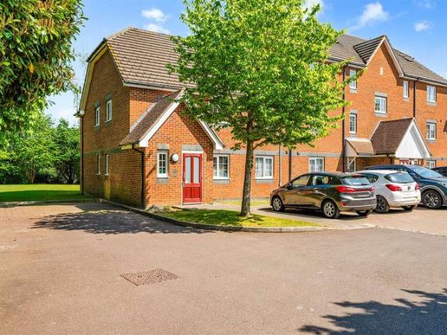 Apartment for sale in Red Hill, Surrey