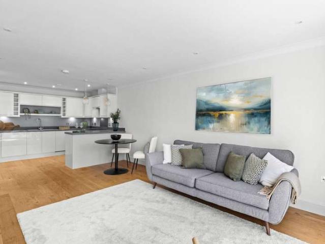 Apartment for sale in Amersham