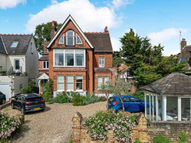 Apartment for sale in Greater London