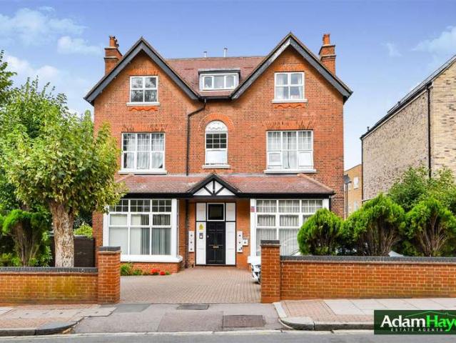 Apartment for sale in Woodside Park, Greater London