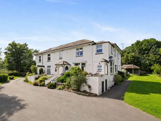 Apartment for sale in Pachesham Park, Surrey