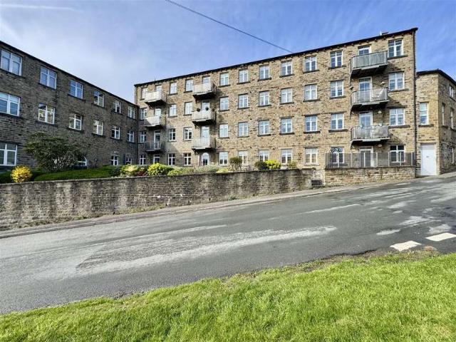 Apartment for sale in Almondbury, West Yorkshire