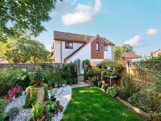 Apartment for sale in Fole, Surrey