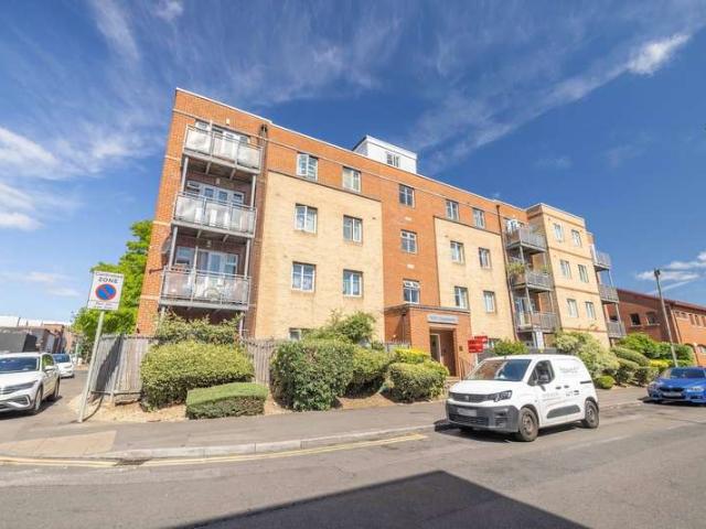 Apartment for sale in Slough