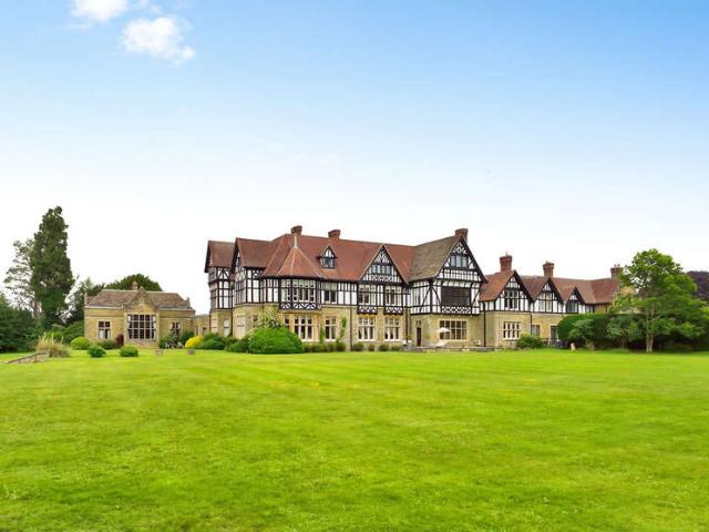 Apartment for sale in Horsham, West Sussex