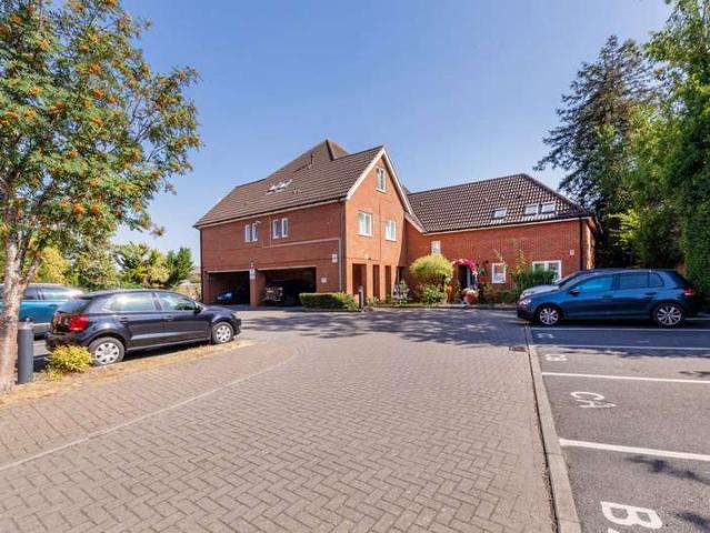 Apartment for sale in Slough