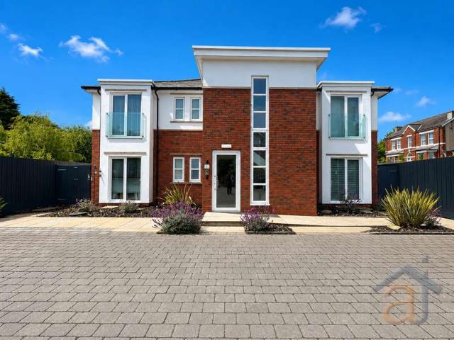 Apartment for sale in Southport, Sefton