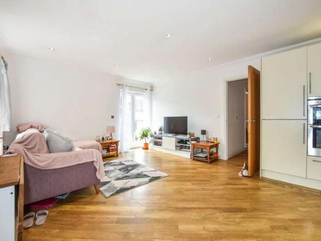 Apartment for sale in Kings Worthy, Hampshire