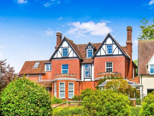 Apartment for sale in Chipping Hill, Essex