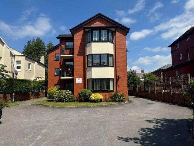 Apartment for sale in Meols Cop, Southport