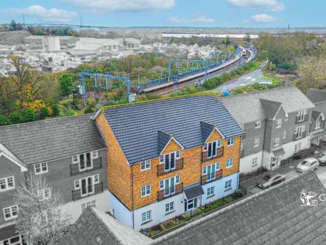 Apartment for sale in Purfleet, Essex