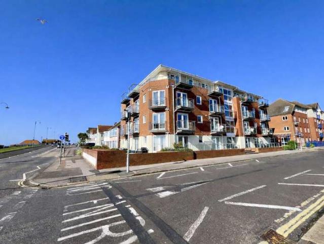 Apartment for sale in Lee-on-the-Solent, Middlecroft