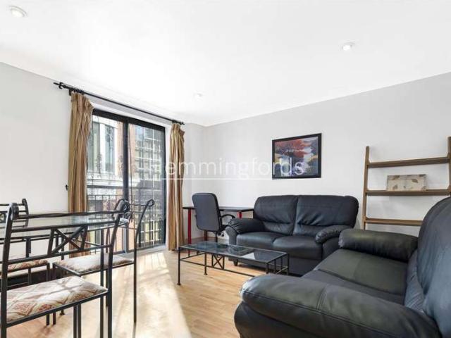Apartment for sale in Lyons, Greater London