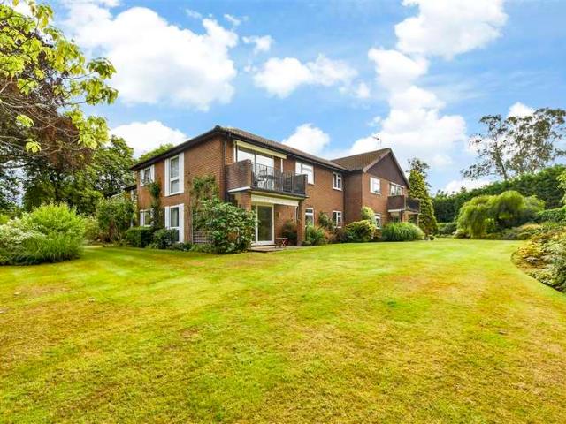 Apartment for sale in Fole, Surrey