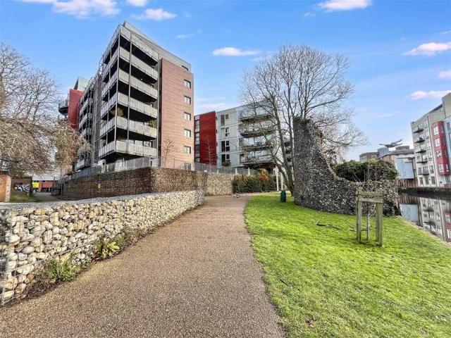 Apartment for sale in Lakenham, East Bank