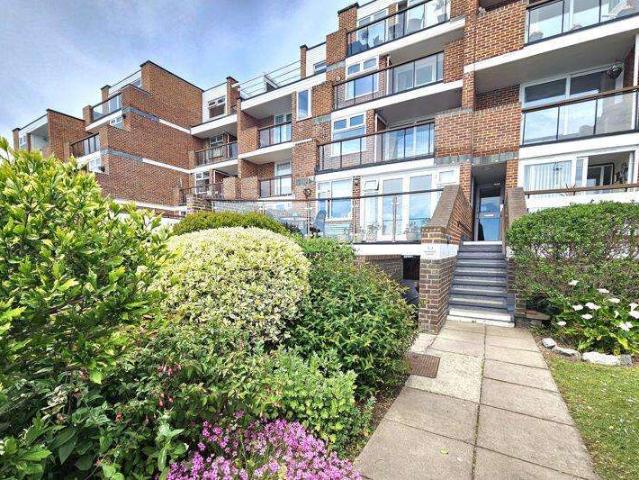 Apartment for sale in Lee-on-the-Solent, Middlecroft
