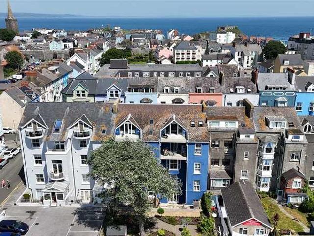 Apartment for sale in Tenby, Wales