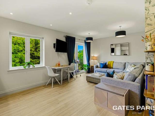 Apartment for sale in Upminster, Greater London