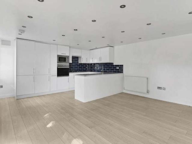 Apartment for sale in London Borough of Croydon, South Norwood