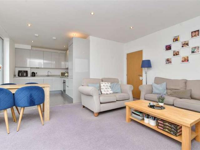 Apartment for sale in South Croydon, London Borough of Croydon