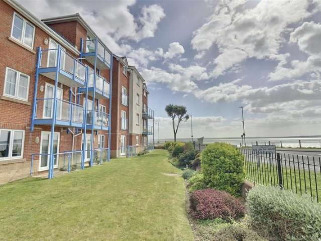 Apartment for sale in Lee-on-the-Solent, Middlecroft