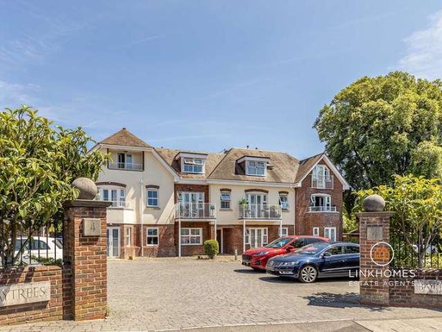 Apartment for sale in Upper Parkstone, Poole