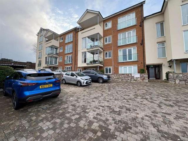 Apartment for sale in Colwyn Bay, Wales