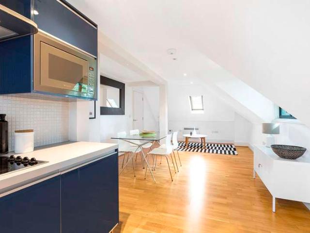 Apartment for sale in North Kensington, Greater London