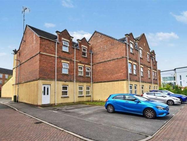Apartment for sale in Farnley, West Yorkshire