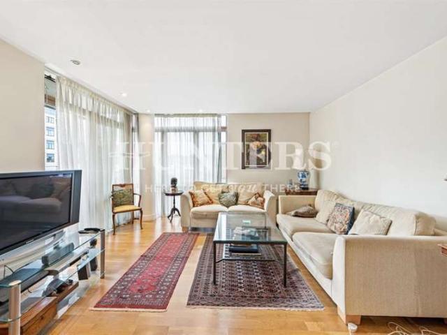 Apartment for sale in West Hampstead, Greater London