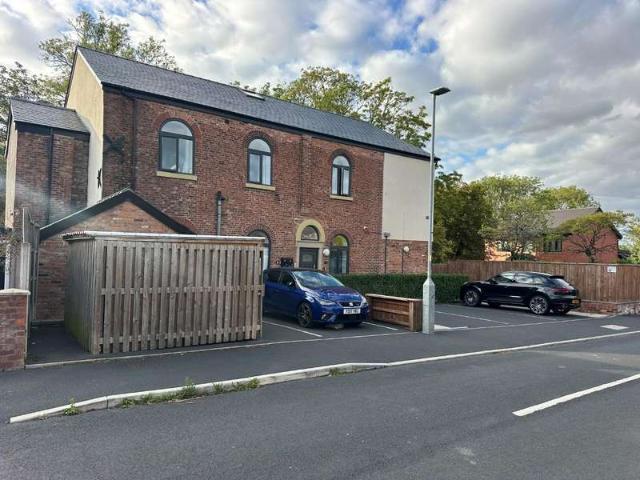 Apartment for rent in Haughton Green, Greenheys
