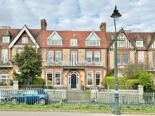 Apartment for sale in Lipson, Mount Wise
