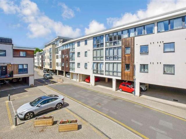 Apartment for sale in Midway, Kent