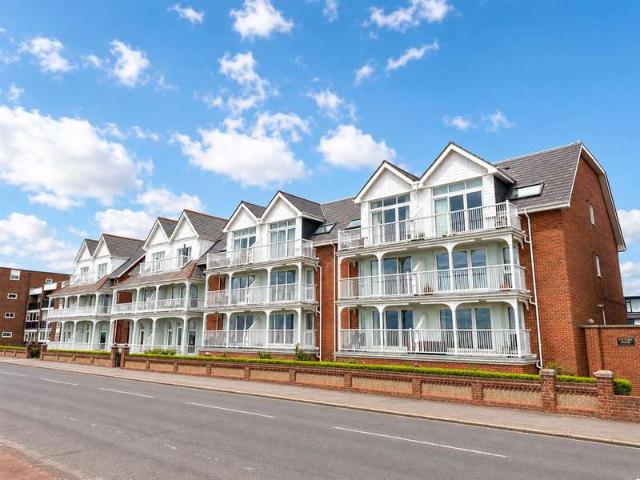 Apartment for sale in Lee-on-the-Solent, Middlecroft
