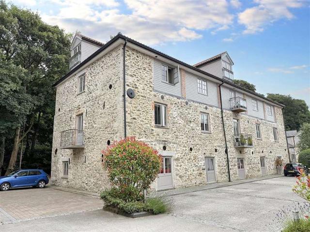 Apartment for sale in Perranarworthal, Cornwall
