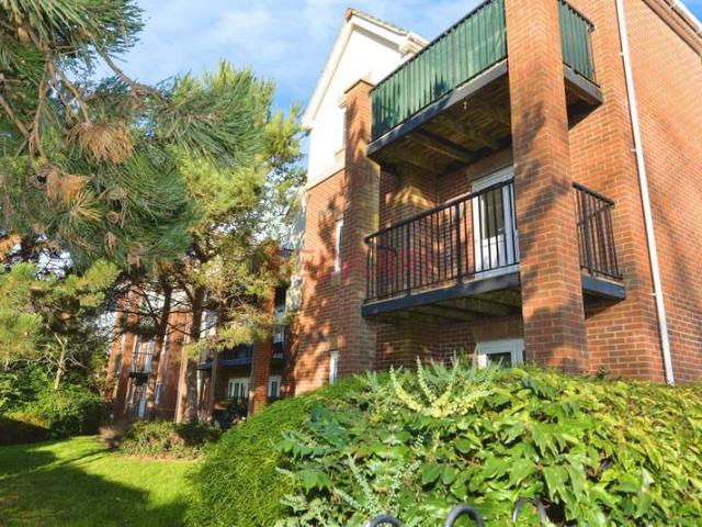 Apartment for sale in Helford, Hampshire