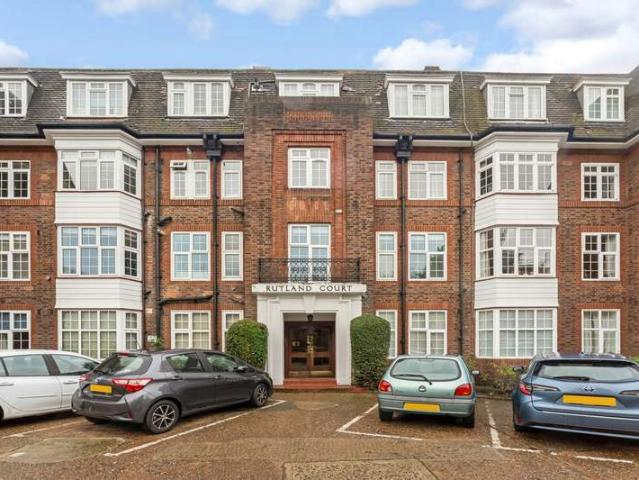 Apartment for sale in Herne Hill, Greater London