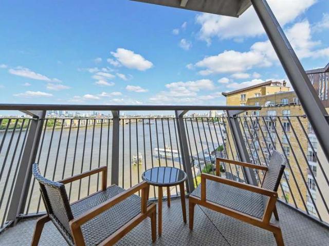 Apartment for sale in Canary Wharf, Greater London