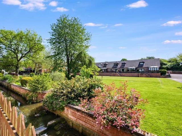 Apartment for sale in Caldermill, East Midlands