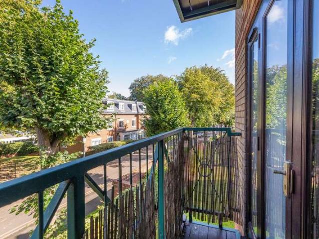 Apartment for sale in Bray Wick, Maidenhead
