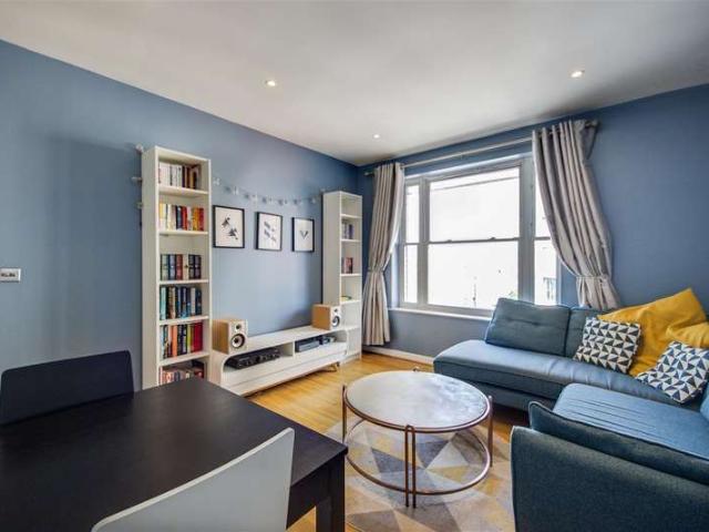 Apartment for sale in London Borough of Croydon, Greater London