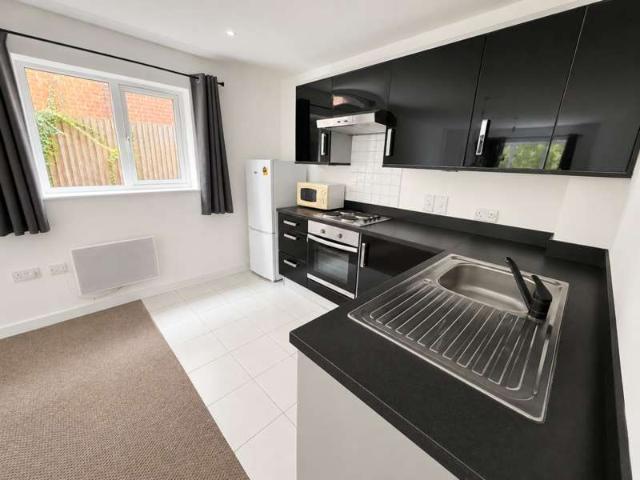 Apartment for sale in West Bedfont, Lower Halliford