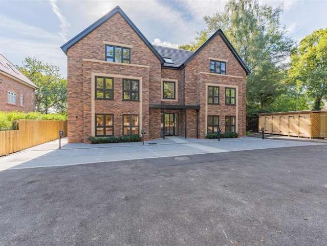 Apartment for sale in Heswall, Wirral
